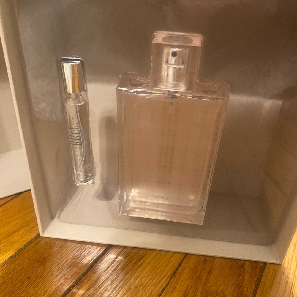 Burberry Brit Sheer Eau de Toilette for her 3.3 fl oz and .25 fl oz mini perfume
